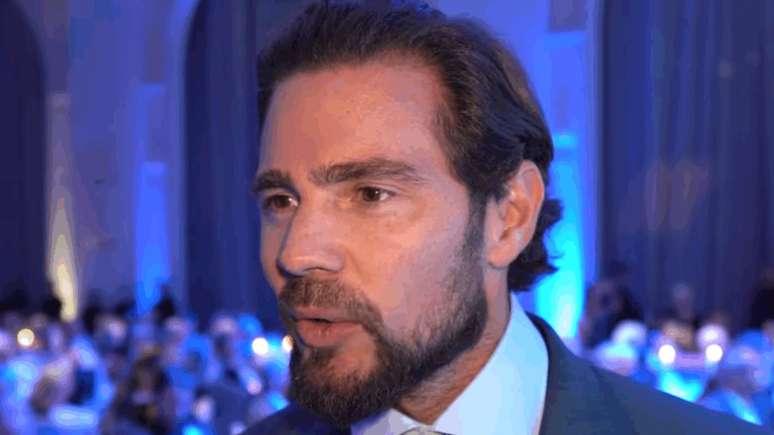 No pedido formalizado à Justiça, a defesa argumenta que a situação do banqueiro seria compatível com a aplicação de medidas cautelares alternativas à prisão