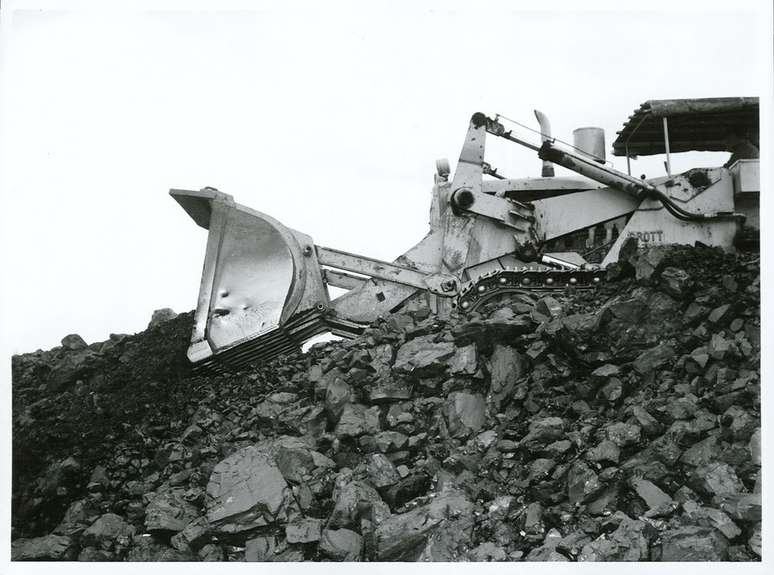 Compreender a verdadeira origem dos combust&iacute;veis f&oacute;sseis ajuda a promover o uso consciente e a transi&ccedil;&atilde;o para fontes renov&aacute;veis, reduzindo os impactos ambientais do consumo energ&eacute;tico &ndash; Wikimedia Commons/Autor desconhecido