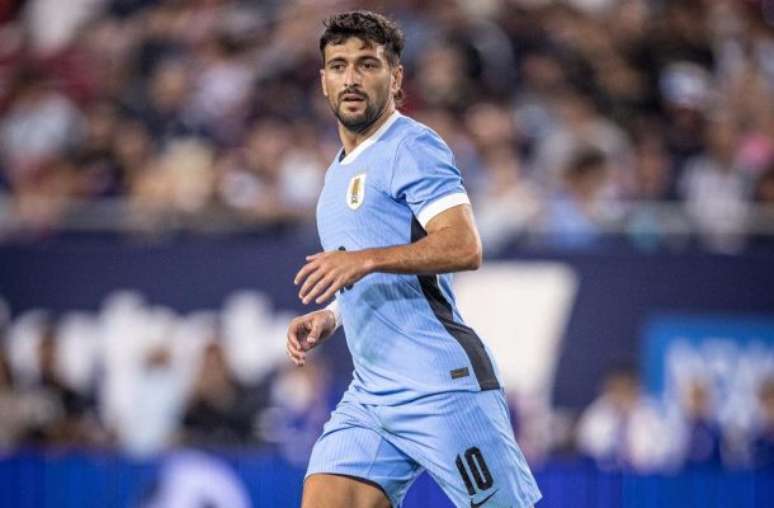 Momento em que Arrascaeta (camisa 10) marcou um golaço de bicicleta para o Uruguai diante dos Estados Unidos –