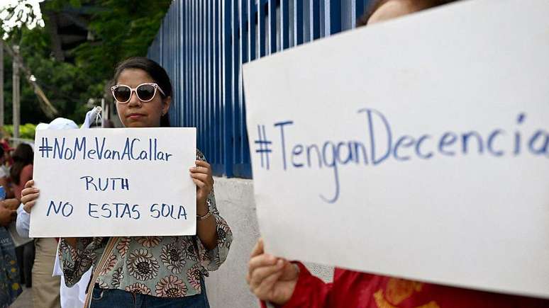 A frase 'Tenham decência', dita por Ruth López no momento da sua prisão, transformou-se em uma expressão de apoio à ativista em El Salvador