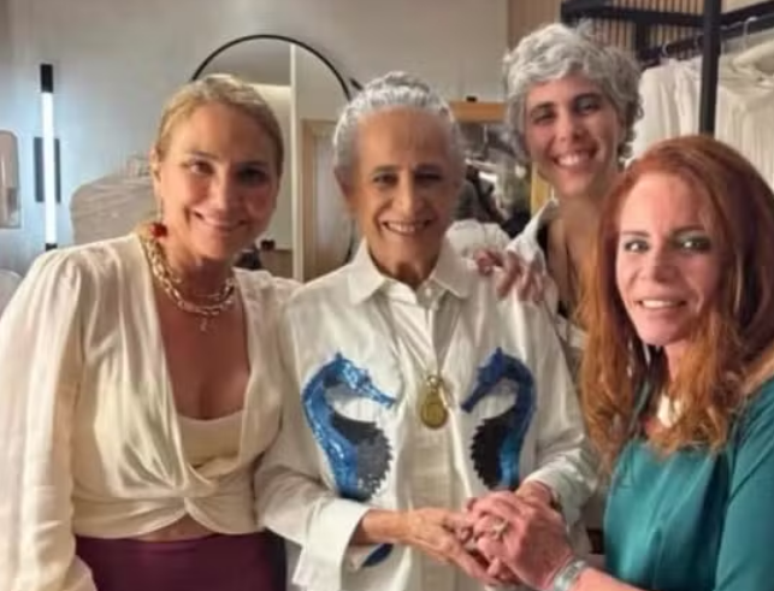 Helo&iacute;sa P&eacute;riss&eacute; com Leticia Prisco e Leilane Neubarth em encontro com Maria Beth&acirc;nia 