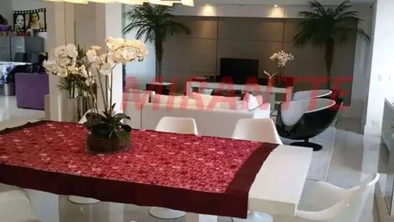 Cobertura duplex de Mara Maravilha está à venda em Alphaville, Barueri (SP)