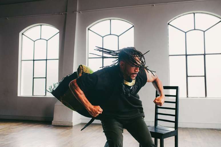 As apresentações do espetáculo de dança DeNegrir combate estigmas de linguagem que persistem desde a escravidão. 