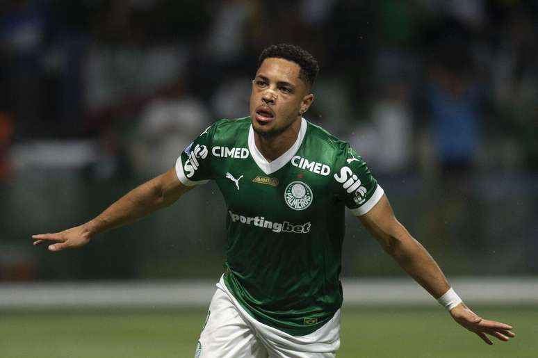 Vitor Roque (Palmeiras) celebrando seu gol contra o Santos, no dia 06.11.2025 