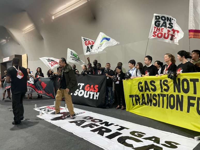 Manifestação contra o uso de combustíveis fósseis na COP30 nesta quarta-feira, 19