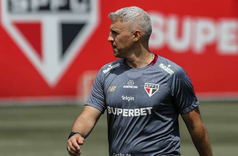 Hern&aacute;n Crespo oscila em cl&aacute;ssicos no comando do S&atilde;o Paulo &ndash;