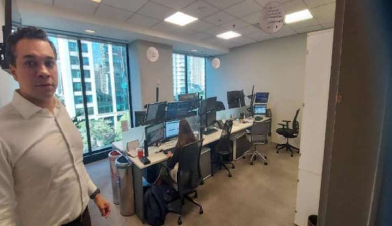 Registro fotográfico do relatório sobre a visita de executivos da Amprev à sede do Banco Master mostra encontro com o tesoureiro Alberto Felix, preso pela Polícia Federal nesta terça-feira, 18.