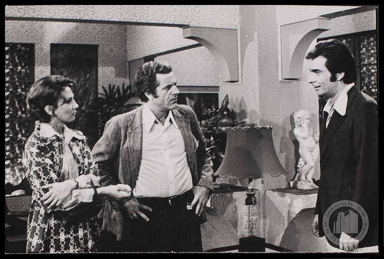 Com o tempo, a Tupi passou a investir em produ&ccedil;&otilde;es gravadas, possibilitando maior diversidade de conte&uacute;dos, desde dramatiza&ccedil;&otilde;es a humor&iacute;sticos e shows musicais &ndash; Dom&iacute;nio P&uacute;blico/Wikimedia Commons