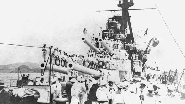 Os marinheiros assumiram o comando de quatro navios