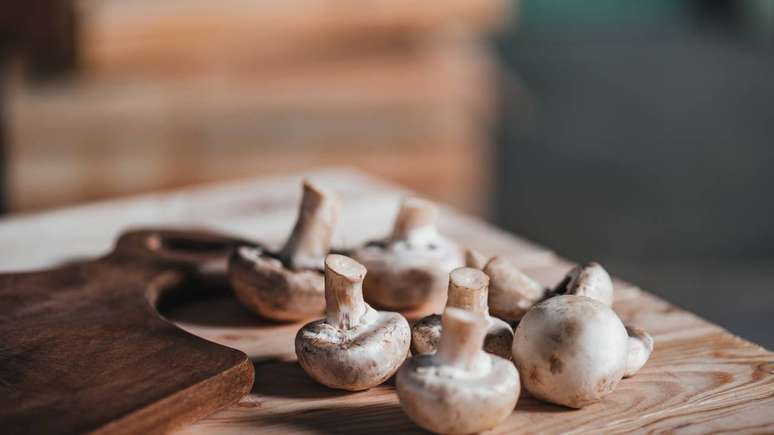 Lave-os em &aacute;gua corrente e cozinhe-os por completo &ndash;