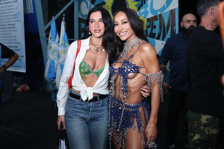 Dua Lipa e Sabrina Sato na Vila Isabel 