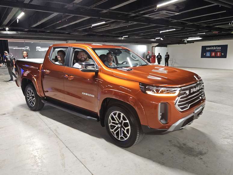 Ram Dakota Laramie "vazou" na véspera da apresentação