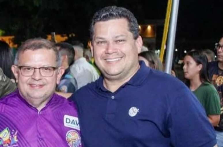 Os presidentes da Amprev, Jocildo Lemos, e do Senado, Davi Alcolumbre, participaram de festa de Carnaval no Amapá em fevereiro.