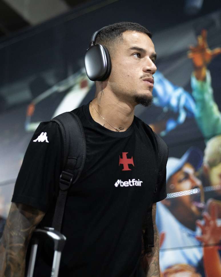 Philippe Coutinho levou o terceiro cart&atilde;o amarelo e ser&aacute; desfalque do Vasco diante do Bahia. 