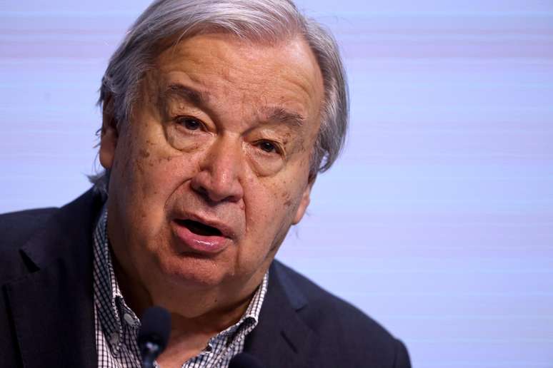 António Guterres, Secretário-geral das Nações Unidas, participa de entrevista coletiva durante a 30ª Conferência das Partes (COP30)