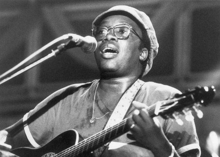 Milton em foto de 1982, ano em que disco baseado na Missa dos Quilombos foi gravado