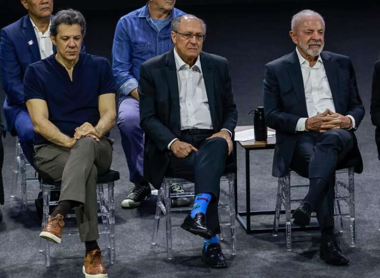 Presidente Lula ao lado do vice-presidente Geraldo Alckmin e do ministro Fernando Haddad (Fazenda)