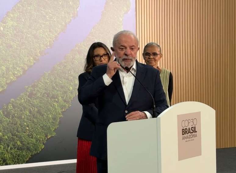 Lula durante coletiva de imprensa 