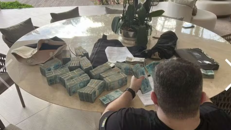 PF apreendeu R$ 230 milhões em operação que mira Banco Master e Banco de Brasília