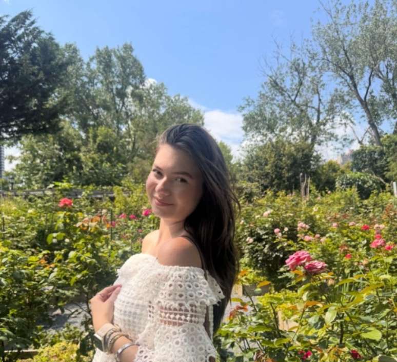 "Meu sonho &eacute; me tornar diplomata, levar esperan&ccedil;a pelo mundo e ajudar a construir a paz mundial", afirma Valenthina Rodarte