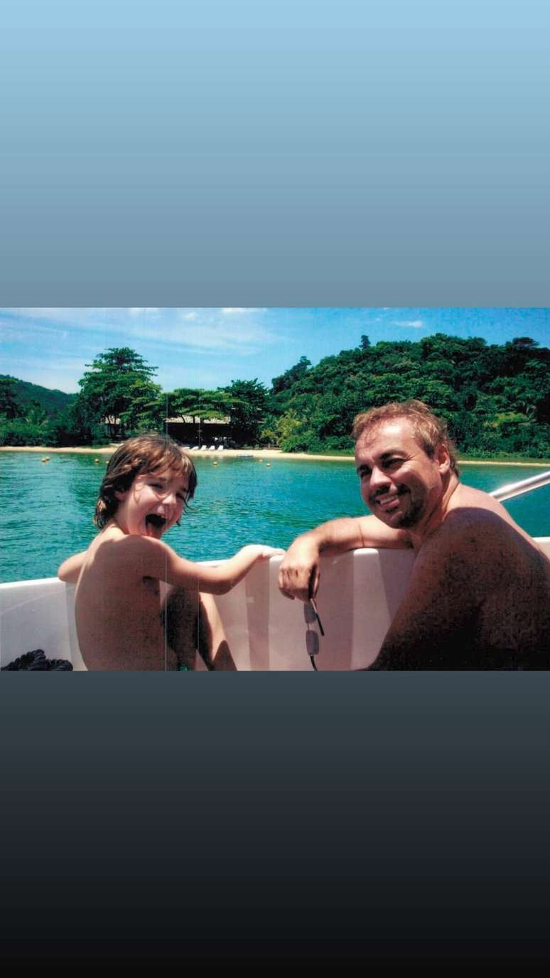 Filho de Gugu Liberato abre &aacute;lbum rar&iacute;ssimo com o pai &mdash;