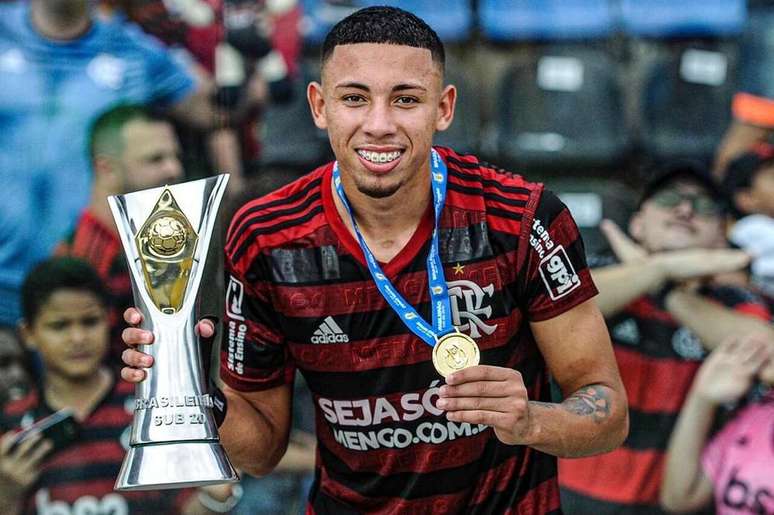 Bala em seus tempos de Flamengo onde foi campe&atilde;o brasileiro sub-2o e profissional &ndash;