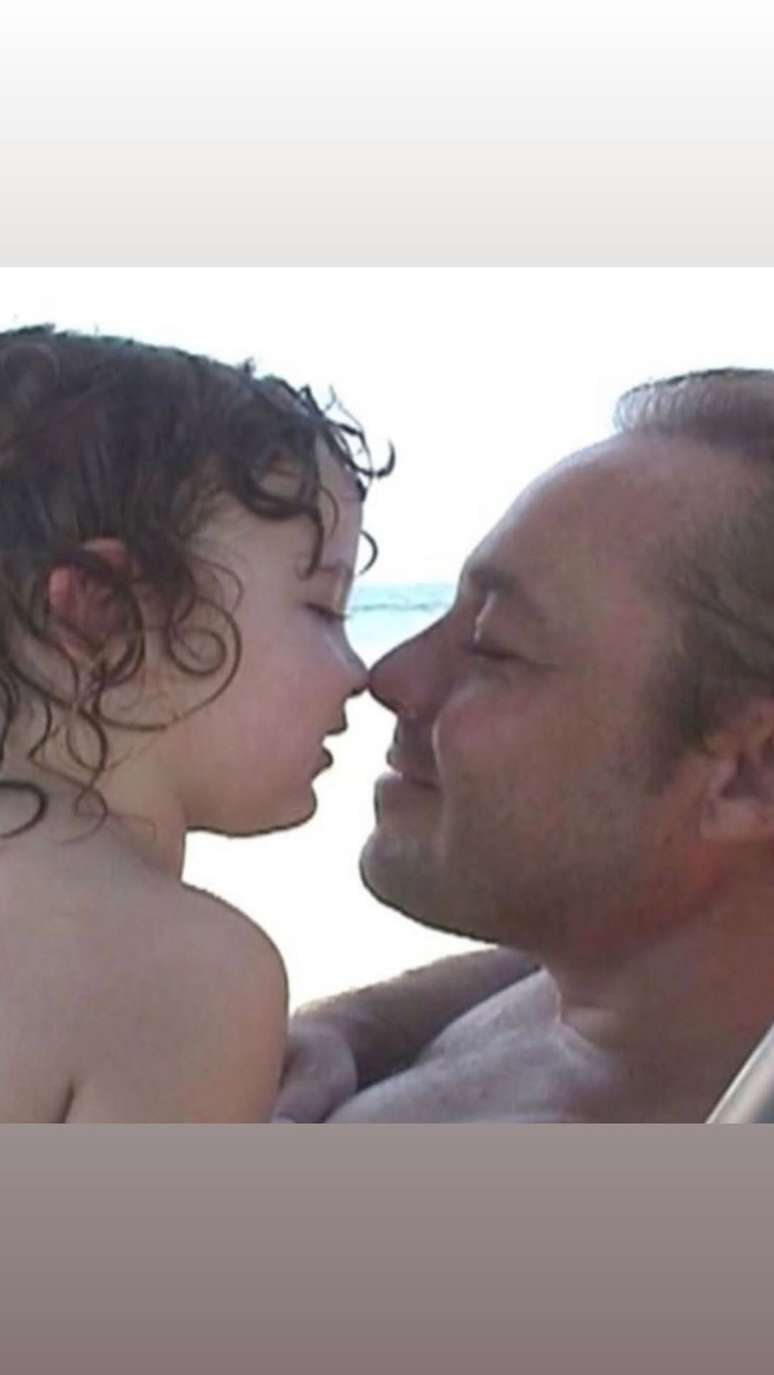 Filho de Gugu Liberato abre &aacute;lbum rar&iacute;ssimo com o pai &mdash;