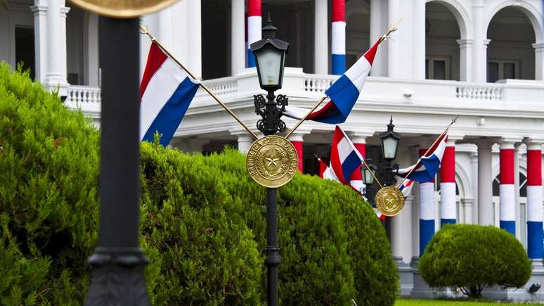 A arquitetura antiga de Assunção foi gradualmente dando lugar a edifícios modernos – depositphotos.com / xura