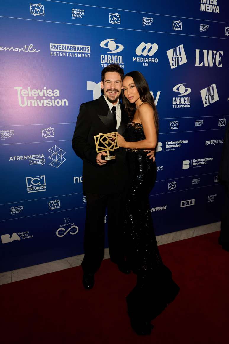 Nicolas Prattes e Sabrina Sato 