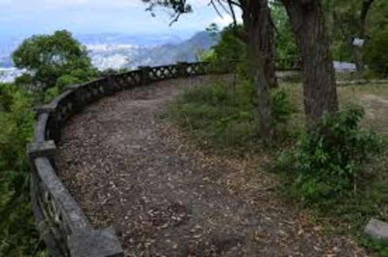 Outras paradas muito procuradas são a Cachoeira das Almas e o Mirante Excelsior, ambos acessíveis por trilhas bem demarcadas – Divulgação