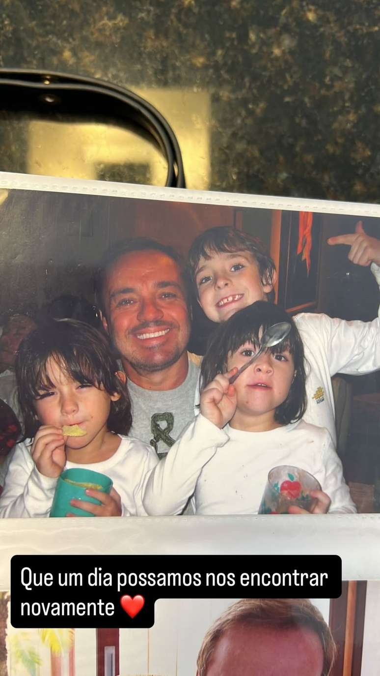 Filho de Gugu Liberato abre &aacute;lbum rar&iacute;ssimo com o pai &mdash;