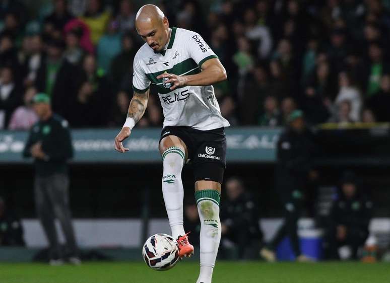 Maicon destaca trabalho coletivo do Coritiba –