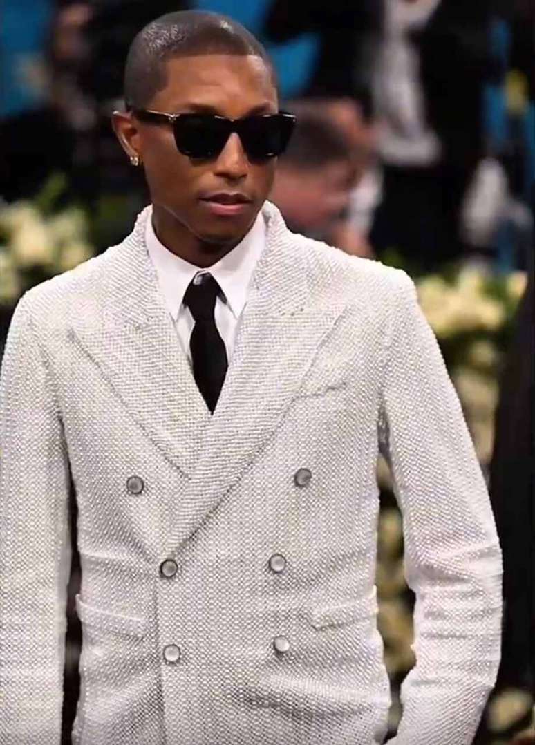 ஒரு பாணியை விட, இந்த இயக்கம் சுயமரியாதை, பெருமை மற்றும் சுயாட்சி, சவாலான இனம் சார்ந்த ஸ்டீரியோடைப்கள் மற்றும் Eurocentric அழகு தரநிலைகளை வெளிப்படுத்துகிறது - YouTube Reproduction