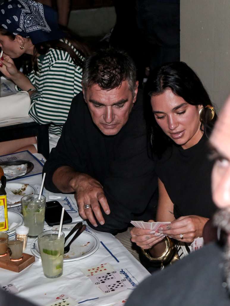 Dua Lipa no Chanchada Bar, em Botafogo