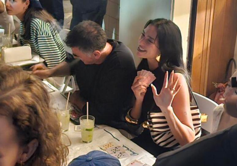 Dua Lipa no Chanchada Bar, em Botafogo