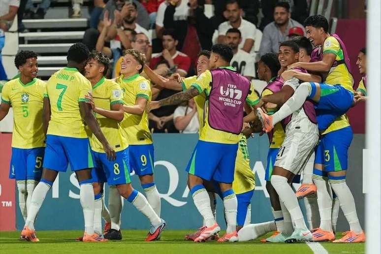 Brasil Sub-17 comemora a classifica&ccedil;&atilde;o para a semifinal do Mundial da categoria &ndash;