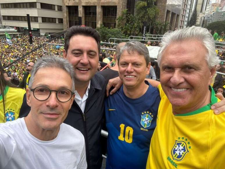 Zema, Ratinho J&uacute;nior, Tarc&iacute;sio e Caiado durante ato em S&atilde;o Paulo