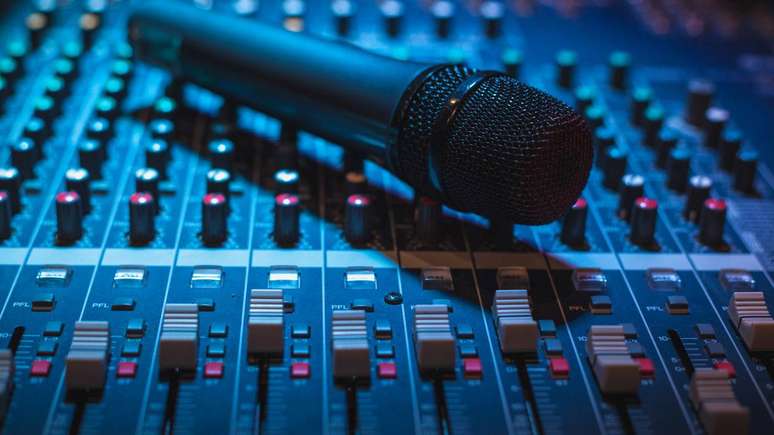 As inova&ccedil;&otilde;es presentes nesse equipamento v&atilde;o al&eacute;m da qualidade do &aacute;udio, incluindo recursos que facilitam a opera&ccedil;&atilde;o e ampliam as possibilidades de uso &ndash; depositphotos.com / aaroncaor