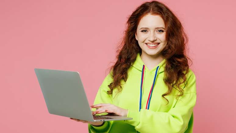 Descubra quais signos topam encarar um relacionamento à distância e quais preferem fugir dessa ideia nada simples.