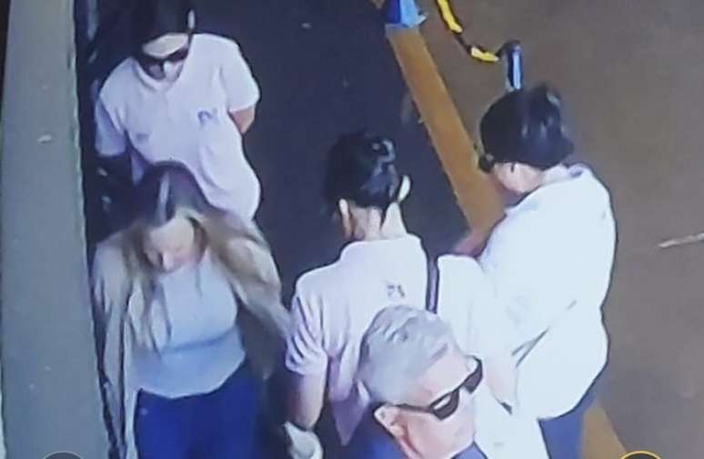 மைக்கேல் போல்சனாரோ பிரேசிலியாவிற்கு வருகிறார், அவரை DF இன் துணை ஆளுநர் செலினா லியோ வரவேற்றார்.