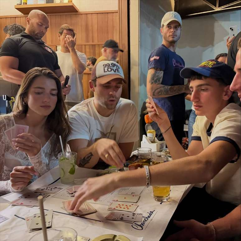 Dua Lipa abre &aacute;lbum no Brasil &mdash;