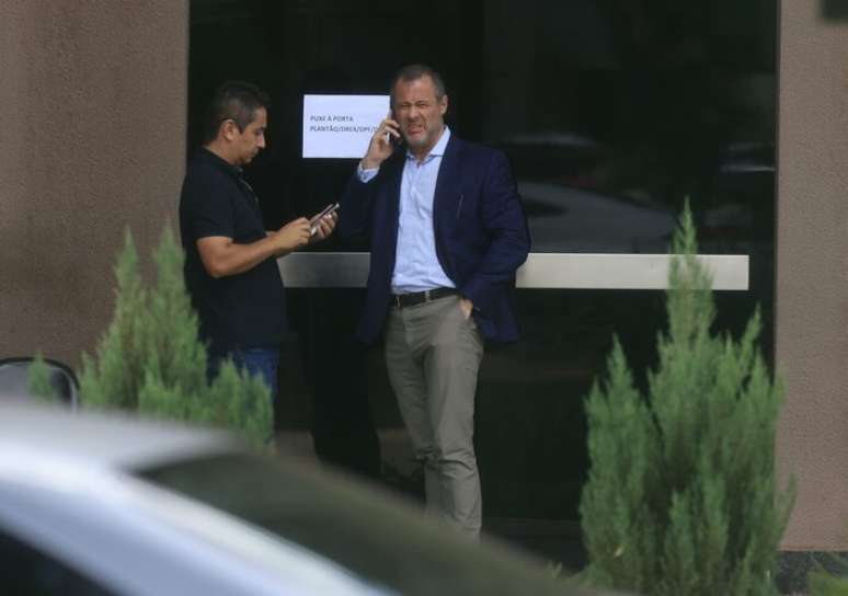 Paulo Cunha Bueno, advogado de Jair Bolsonaro, na Superintendência da PF