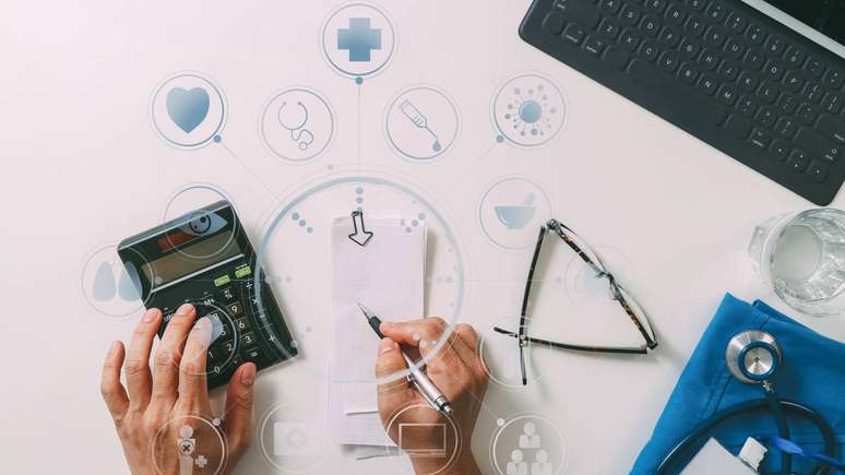 Before directing your thirteenth towards some type of investment, it is important to evaluate personal and financial needs – Depositphotos.com / everythingposs