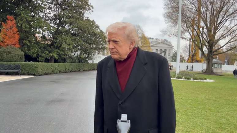 O presidente dos Estados Unidos, Donald Trump, foi avisado sobre a prisão de Jair Bolsonaro por jornalistas na Casa Branca