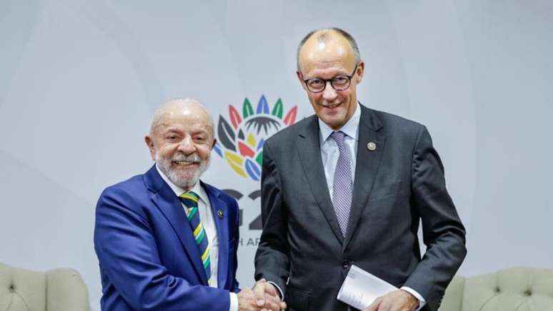Após polêmica, Lula se reúne com o chanceler da Alemanha, Friedrich Merz