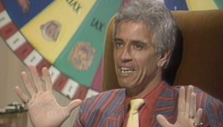 Tony Carrado (Nuno Leal Maia) era um bicheiro tão carismático que o público perdoou sua vida bandida