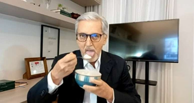 Comer, comer... Valdo Cruz não conseguiu forrar o estômago após longa cobertura ao vivo