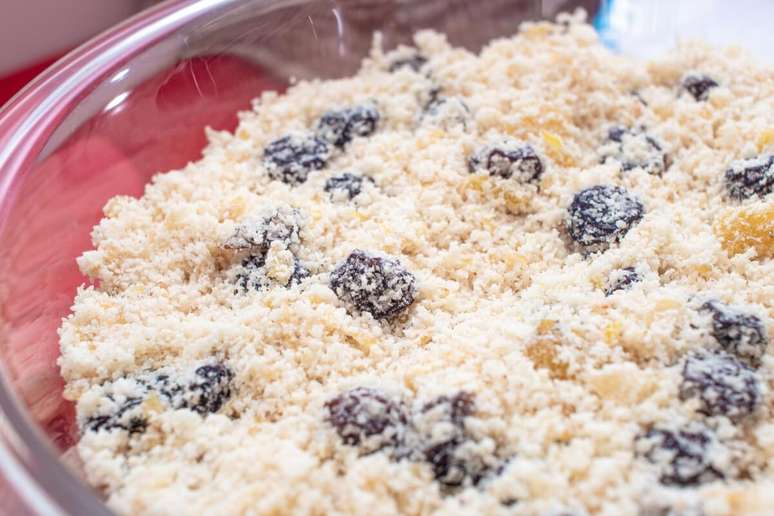 Farofa com uva-passa e damasco 