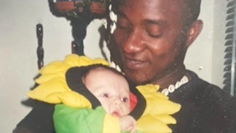 ஹடேயா ஓகேஃபோர் தனது தோலின் நிறம் தனது குடும்பத்தில் உள்ளவர்களிடமிருந்து ஏன் வித்தியாசமாக இருந்தது என்று யோசிக்கவில்லை