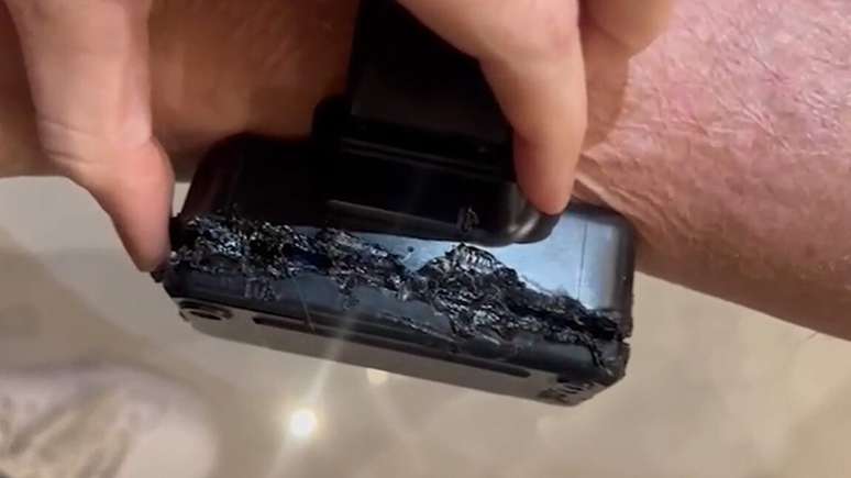 22/11/2025 - Reprodução vídeo da tornozeleira danificada de Jair Bolsonaro, após tentativa de violação. Foto: Reprodução